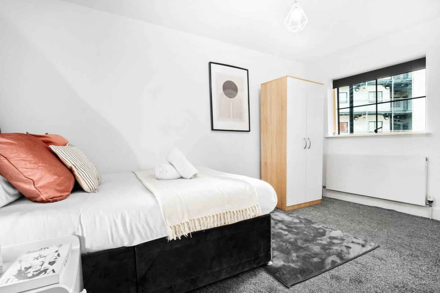 City Centre - Two Bedroom Apartment - Juliet Balcony - Secure Parking - Wifi - Smart Tv - Top Rated -33S Birmingham Exterior photo