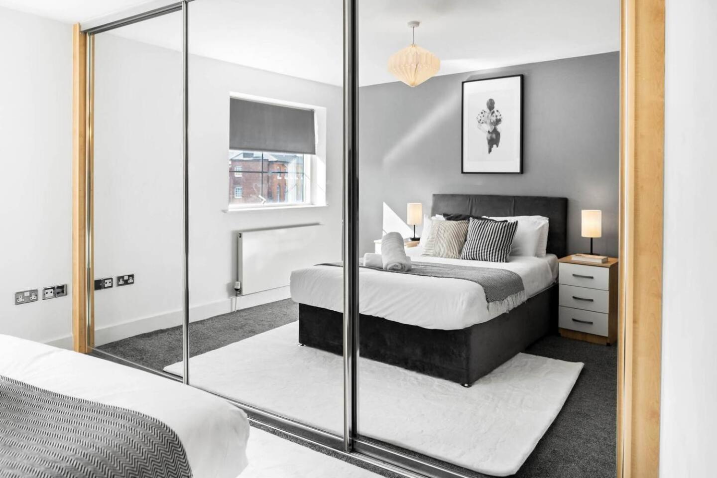 City Centre - Two Bedroom Apartment - Juliet Balcony - Secure Parking - Wifi - Smart Tv - Top Rated -33S Birmingham Exterior photo