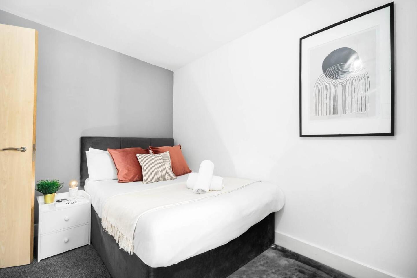 City Centre - Two Bedroom Apartment - Juliet Balcony - Secure Parking - Wifi - Smart Tv - Top Rated -33S Birmingham Exterior photo