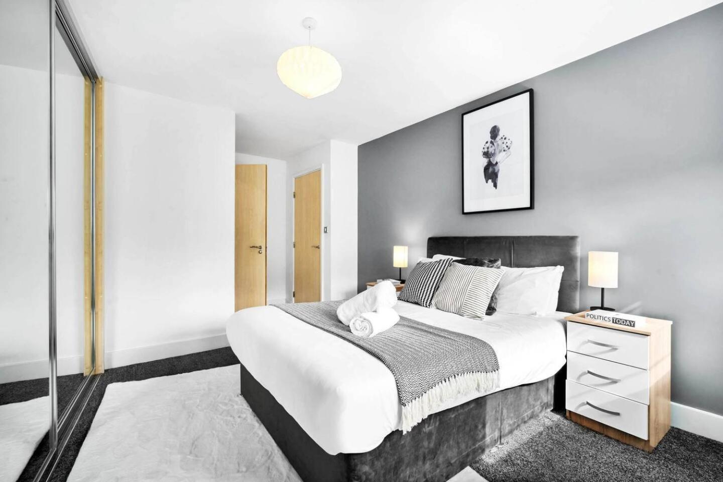 City Centre - Two Bedroom Apartment - Juliet Balcony - Secure Parking - Wifi - Smart Tv - Top Rated -33S Birmingham Exterior photo